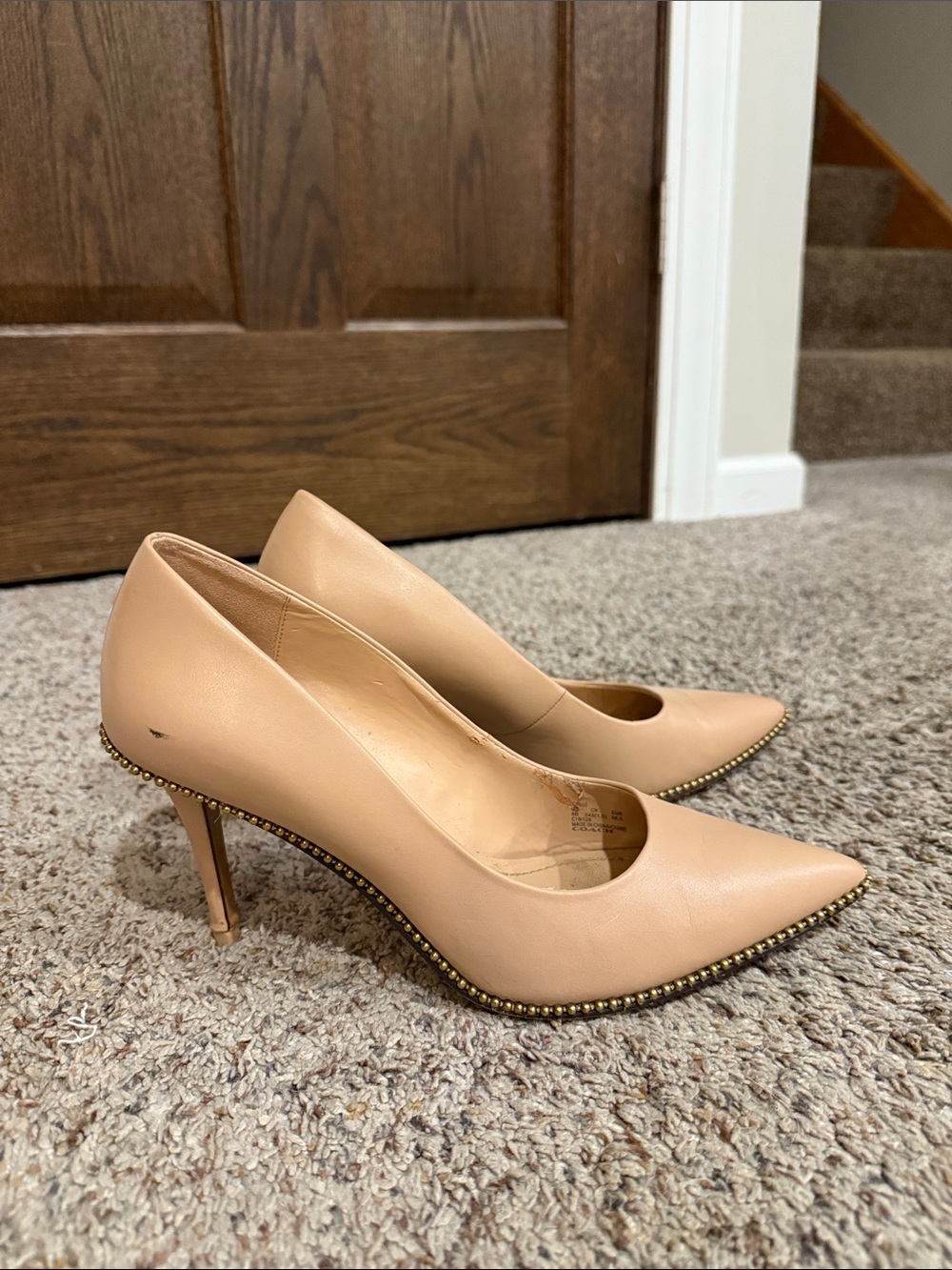 Coach Tan Nude Cream Pointed-Toe Gold Stud Trim Pumps Size 8 - Picture 3 of 16